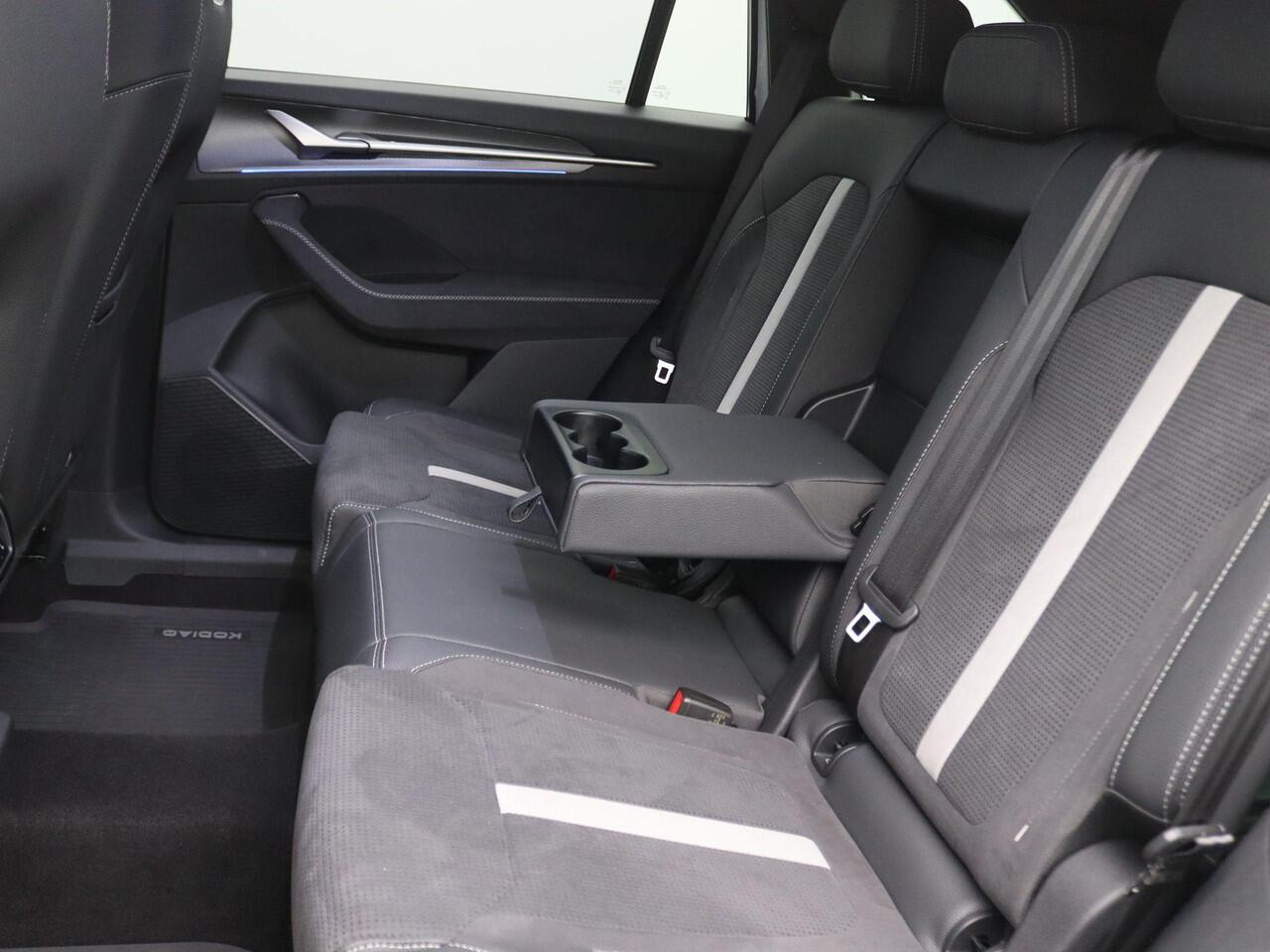 Skoda Kodiaq 1.5 TSI PHEV Sportline Business 204PK DSG Matrix-LED Verlichting, Alarm, Winterpakket, Trekhaak, 20" LM Velgen, Side Assist, Navi, Keyless, Memorystoel