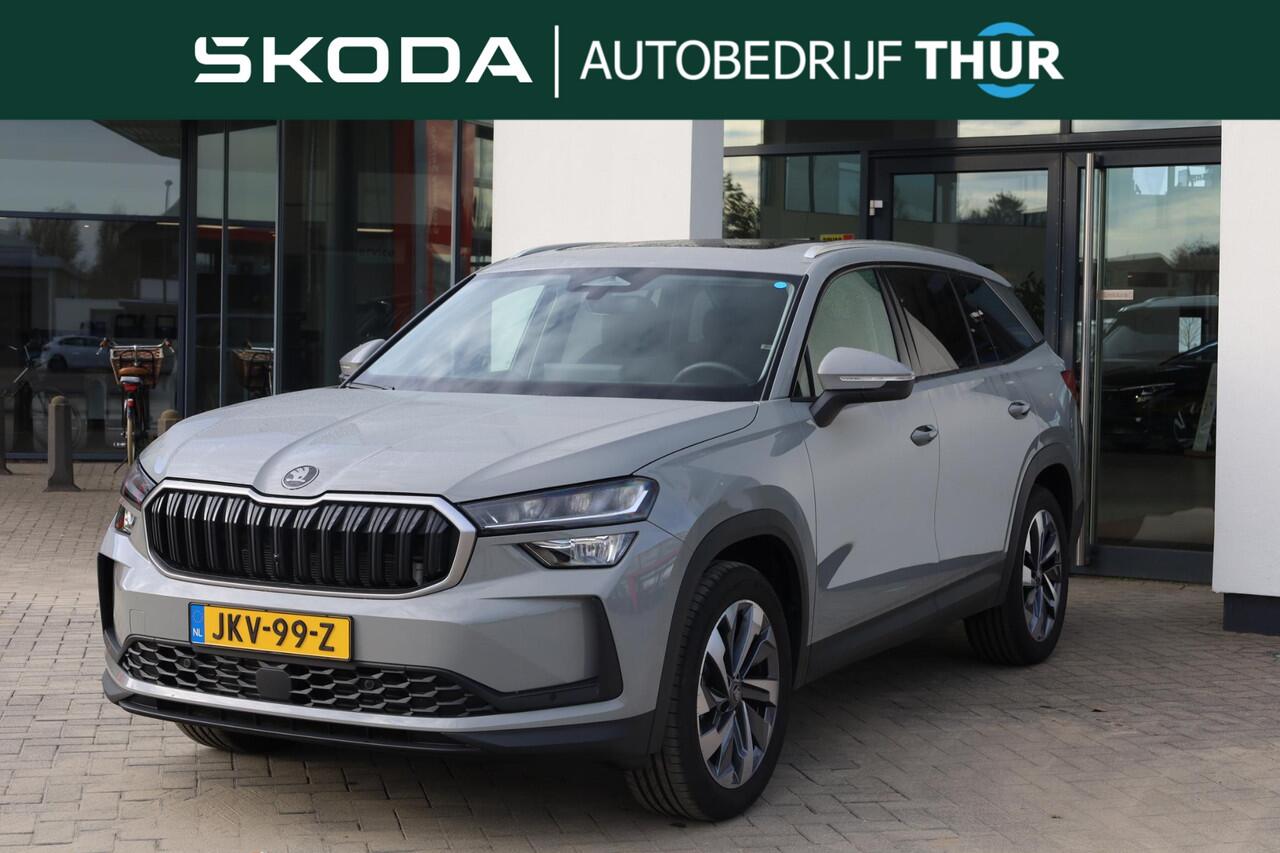 Skoda Kodiaq 1.5 TSI MHEV Business Edition 7p. PL ¤773 p/m* 7 zits panoramadak wegklapbare trekhaak 19" LMV camera side assist chrome dakrailing multifunctioneel lederen stuurwiel stoelverwarming keyless go privacy glas spiegels elektrich inklapbaar virtual cockpit n