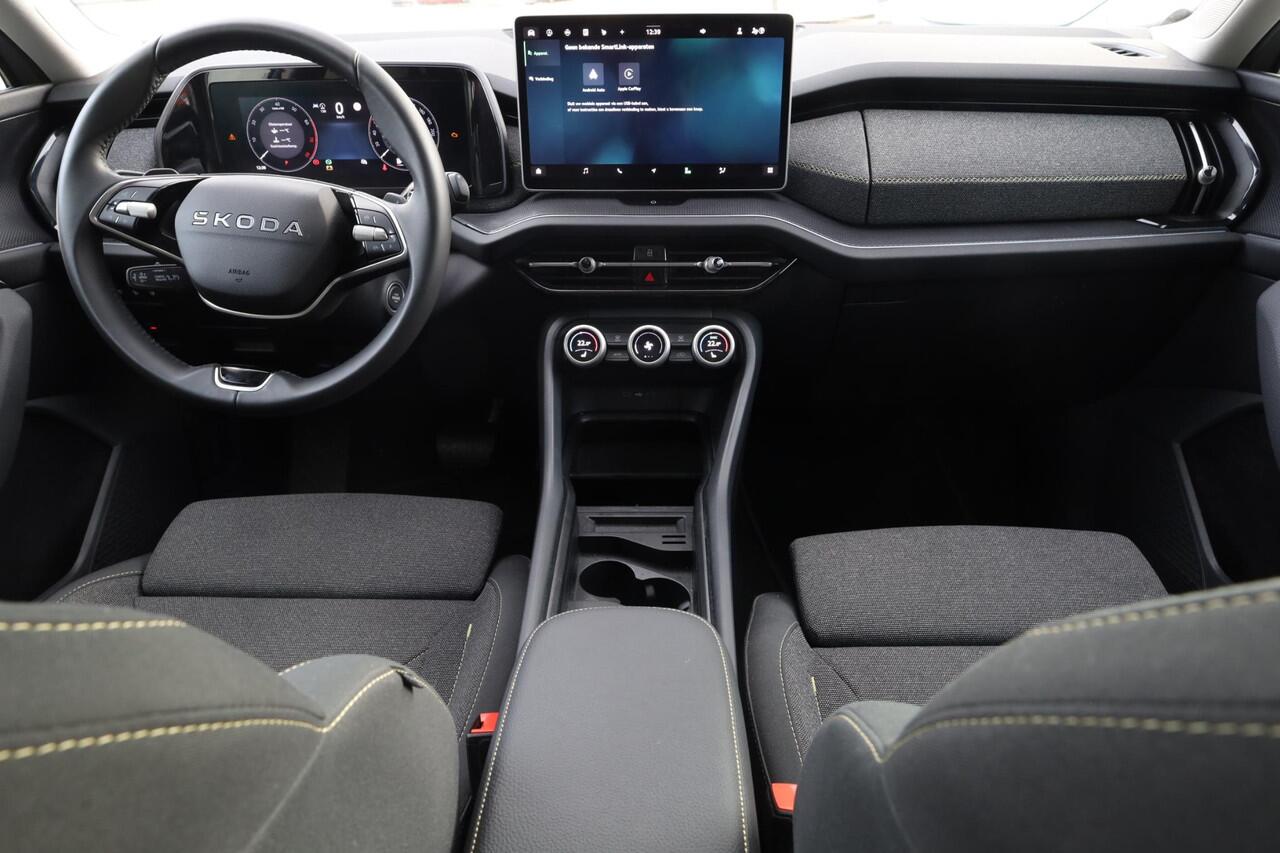 Skoda Kodiaq 1.5 TSI MHEV Business Edition 7p. PL ¤773 p/m* 7 zits panoramadak wegklapbare trekhaak 19" LMV camera side assist chrome dakrailing multifunctioneel lederen stuurwiel stoelverwarming keyless go privacy glas spiegels elektrich inklapbaar virtual cockpit n