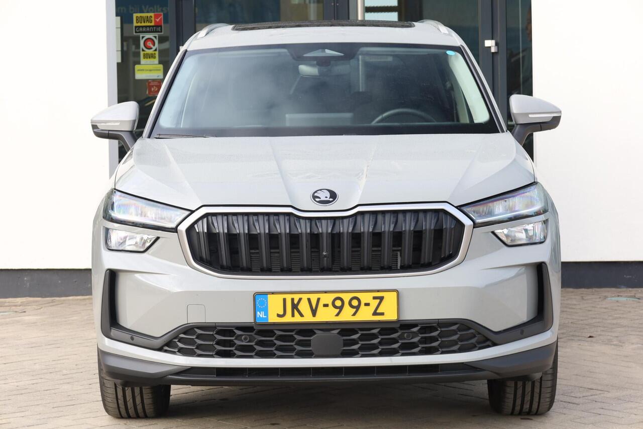 Skoda Kodiaq 1.5 TSI MHEV Business Edition 7p. PL ¤773 p/m* 7 zits panoramadak wegklapbare trekhaak 19" LMV camera side assist chrome dakrailing multifunctioneel lederen stuurwiel stoelverwarming keyless go privacy glas spiegels elektrich inklapbaar virtual cockpit n