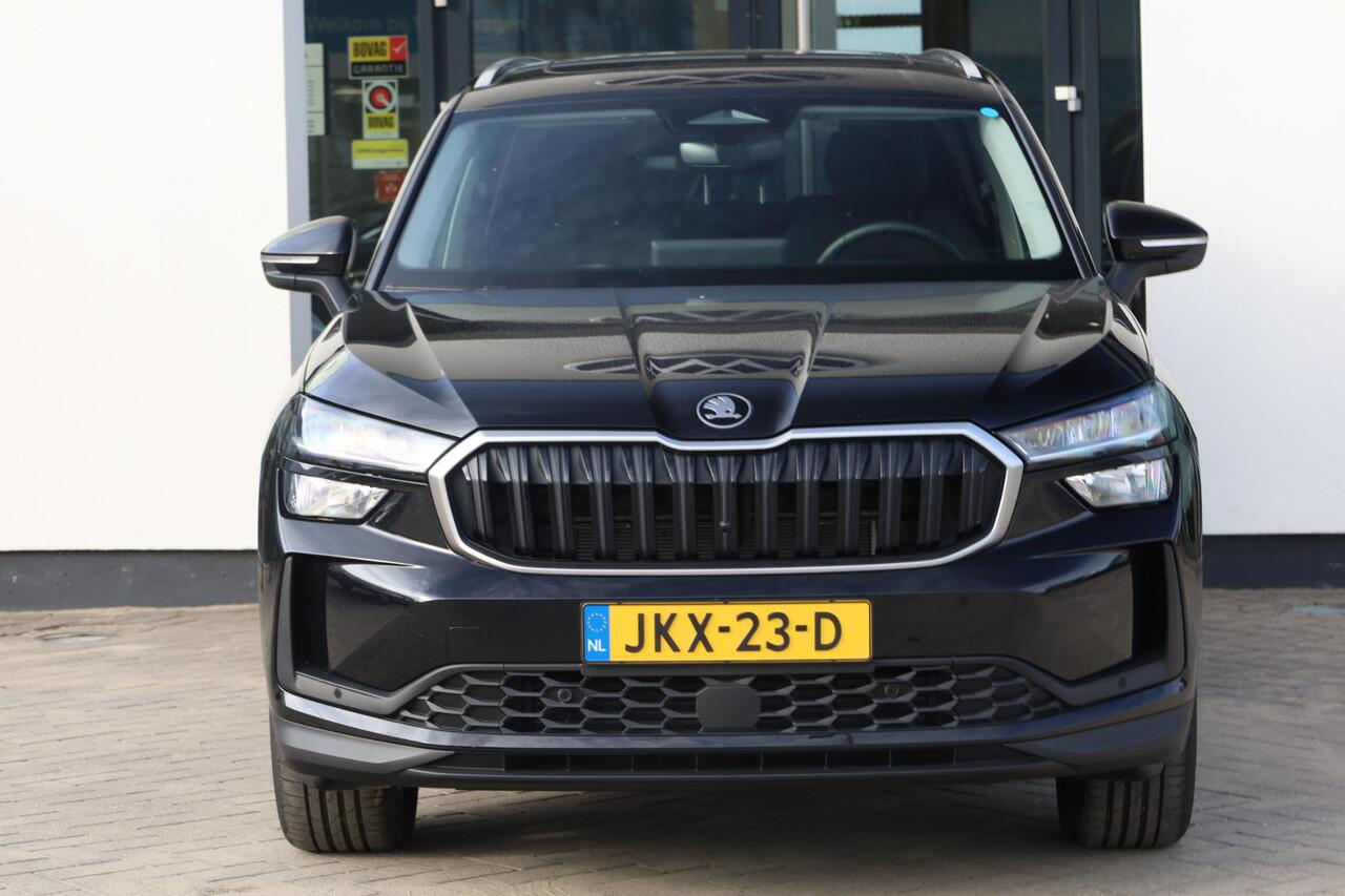 Skoda Kodiaq 1.5 TSI MHEV Business Edition 7p. PL ¤750 p/m* 7 zits panoramadak wegklapbare trekhaak 19" LMV camera side assist chrome dakrailing multifunctioneel lederen stuurwiel stoelverwarming keyless go privacy glas spiegels elektrich inklapbaar virtual cockpit n