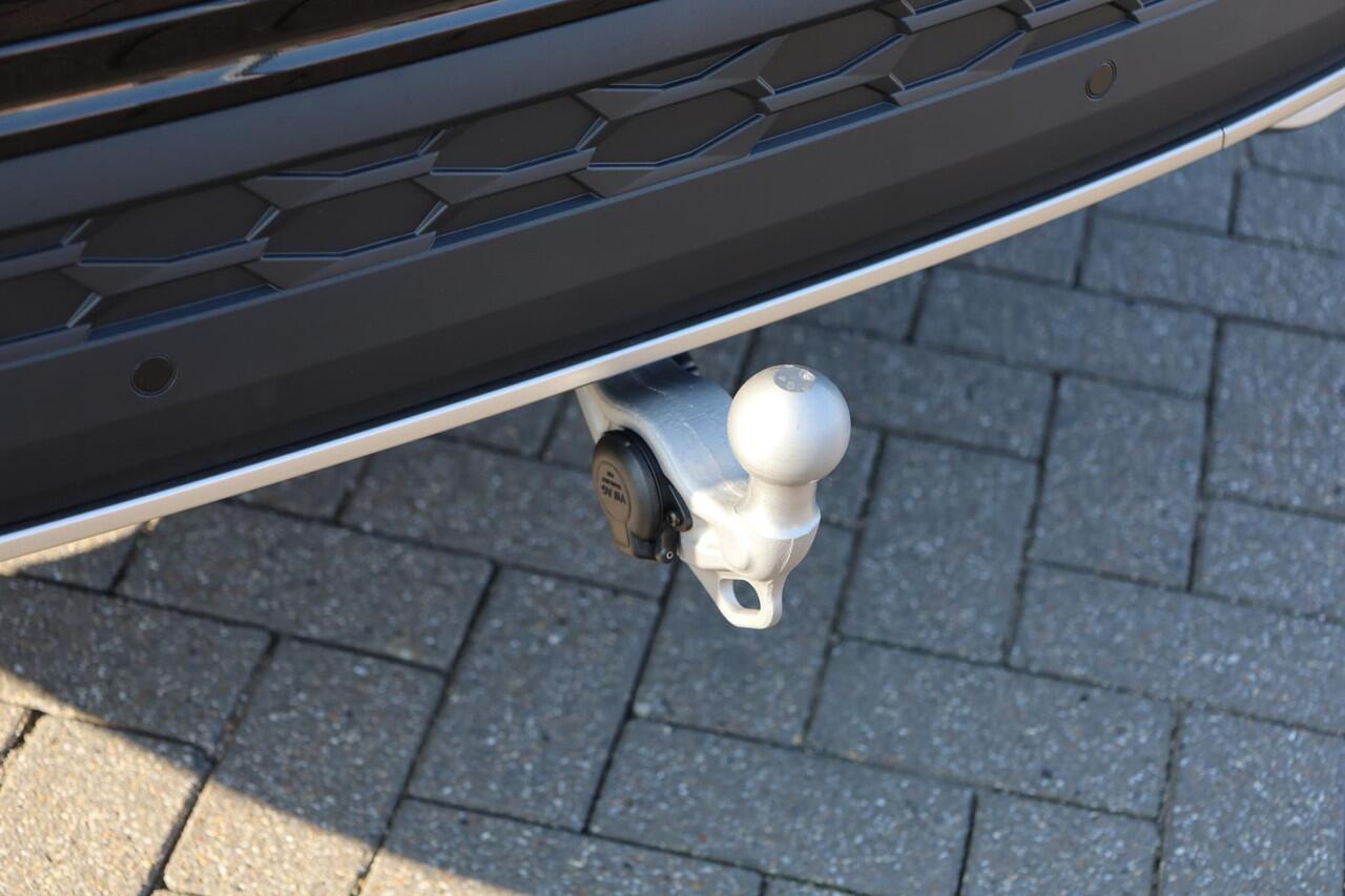 Skoda Kodiaq 1.5 TSI PHEV Sportline Business 20" LMV Rila Panoramadak trekhaak wegklapbaar Matrix LED met strip in grille 13" navigatie systeem met smartlink winterpakket met 4 x stoelverwarming voor en achter stuurwiel verwarming elektrische achterklep elektrisch ver