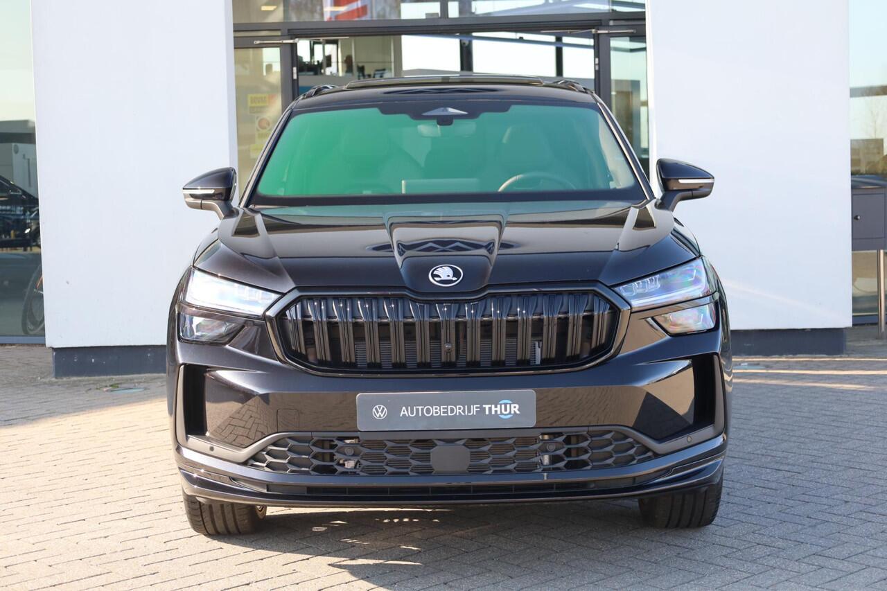 Skoda Kodiaq 1.5 TSI PHEV Sportline Business 20" LMV Rila Panoramadak trekhaak wegklapbaar Matrix LED met strip in grille 13" navigatie systeem met smartlink winterpakket met 4 x stoelverwarming voor en achter stuurwiel verwarming elektrische achterklep elektrisch ver