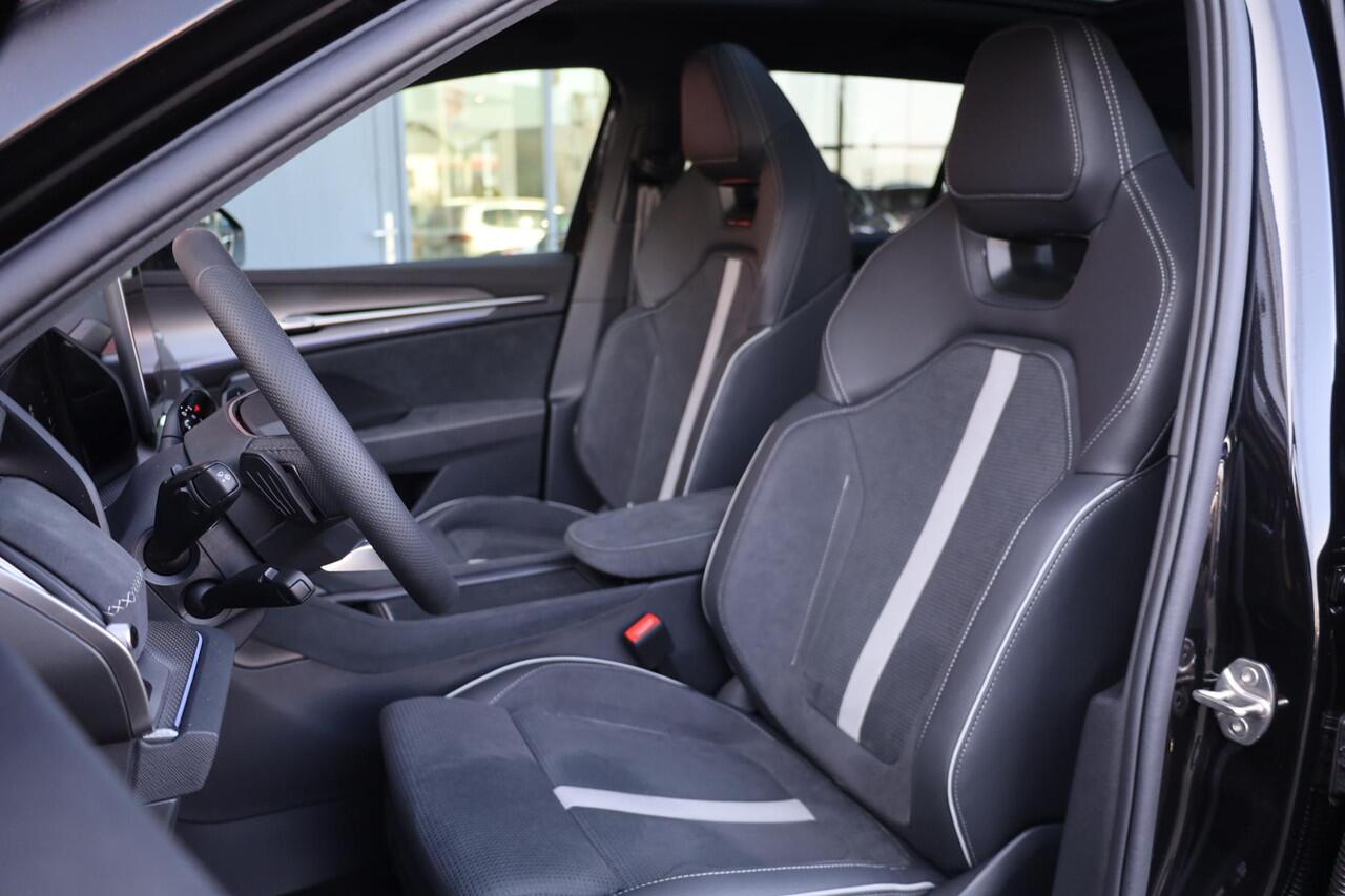 Skoda Kodiaq 1.5 TSI PHEV Sportline Business 20" LMV Rila Panoramadak trekhaak wegklapbaar Matrix LED met strip in grille 13" navigatie systeem met smartlink winterpakket met 4 x stoelverwarming voor en achter stuurwiel verwarming elektrische achterklep elektrisch ver