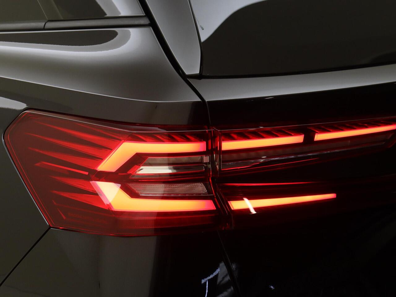 Skoda Kodiaq 1.5 TSI PHEV Sportline Business | Keyless | Stoelverwarming voor en achter | Verlichte grill | Achteruitrijcamera | Navigatie | Dodehoek detectie | Cruise controle | Sfeerverlichting |