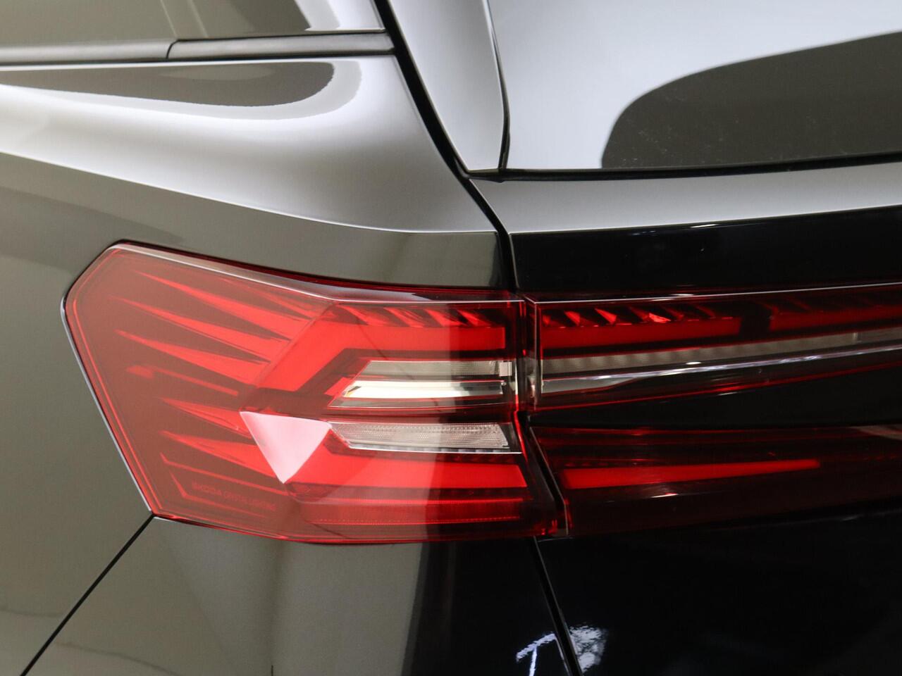 Skoda Kodiaq 1.5 TSI PHEV Sportline Business | Keyless | Stoelverwarming voor en achter | Verlichte grill | Achteruitrijcamera | Navigatie | Dodehoek detectie | Adaptieve cruise controle | Sfeerverlichting |