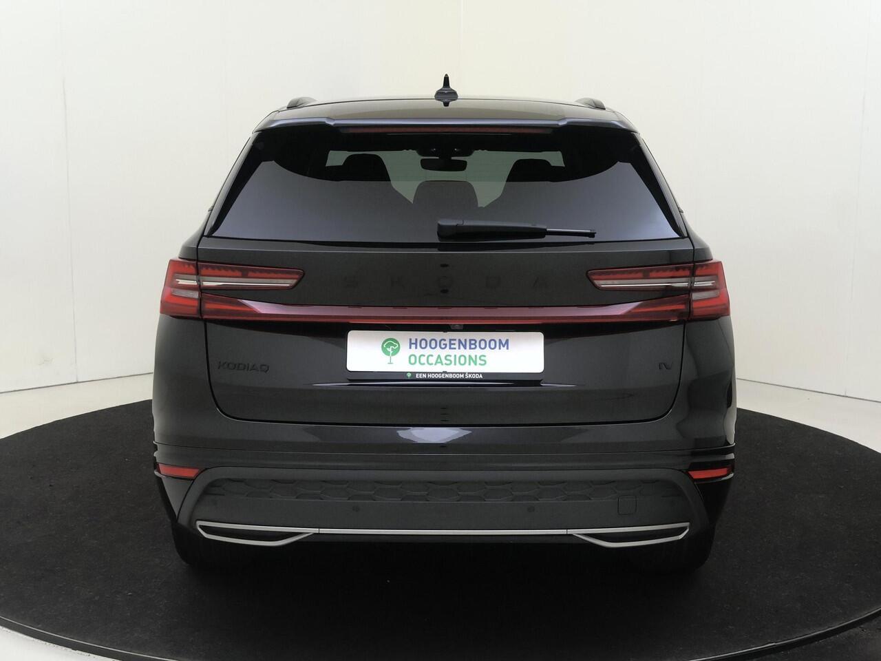 Skoda Kodiaq 1.5 TSI PHEV Sportline Business | Keyless | Stoelverwarming voor en achter | Verlichte grill | Achteruitrijcamera | Navigatie | Dodehoek detectie | Adaptieve cruise controle | Sfeerverlichting |