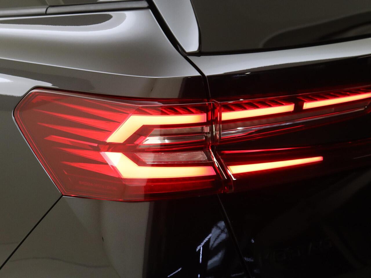 Skoda Kodiaq 1.5 TSI PHEV Sportline Business | Keyless | Stoelverwarming voor en achter | Verlichte grill | Achteruitrijcamera | Navigatie | Dodehoek detectie | Adaptieve cruise controle | Sfeerverlichting |