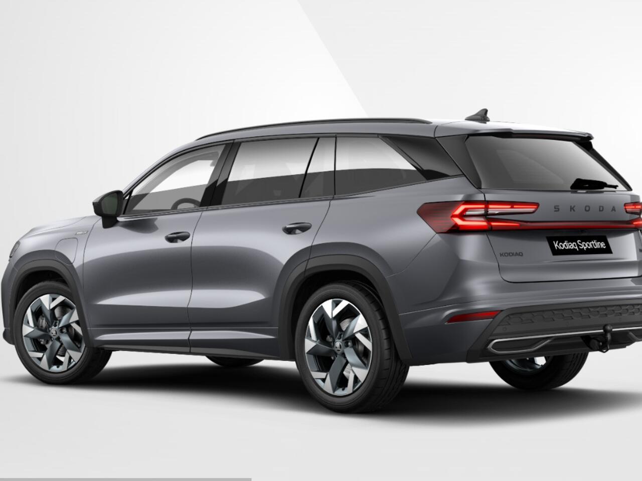 Skoda Kodiaq Sportline Business 1.5 TSI PHEV 150 kW / 204 PK SU V | Panorama dak | Trekhaak | comfort pakket | 4000,- inruilvoordeel!!