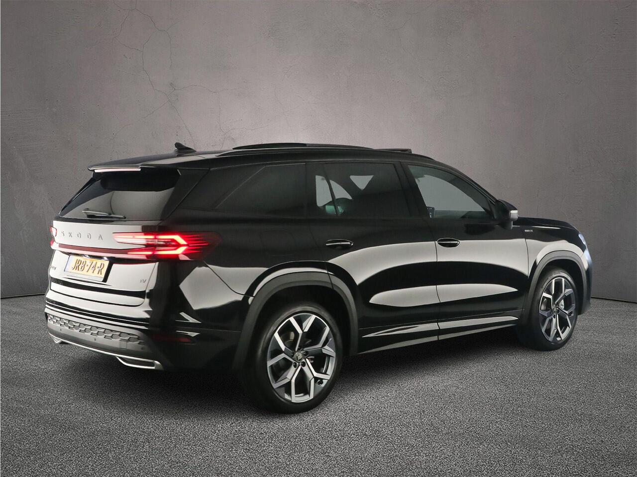 Skoda Kodiaq Sportline Business 1.5 TSI PHEV 204pk DSG Automaat Trekhaak, Panoramadak, Achteruitrijcamera, Adaptive cruise control, Elektriche achterklep, LED matrix koplampen