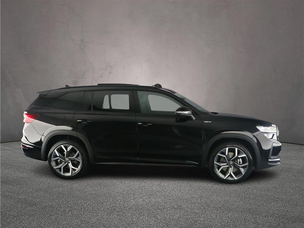 Skoda Kodiaq Sportline Business 1.5 TSI PHEV 204pk DSG Automaat Trekhaak, Panoramadak, Achteruitrijcamera, Adaptive cruise control, Elektriche achterklep, LED matrix koplampen