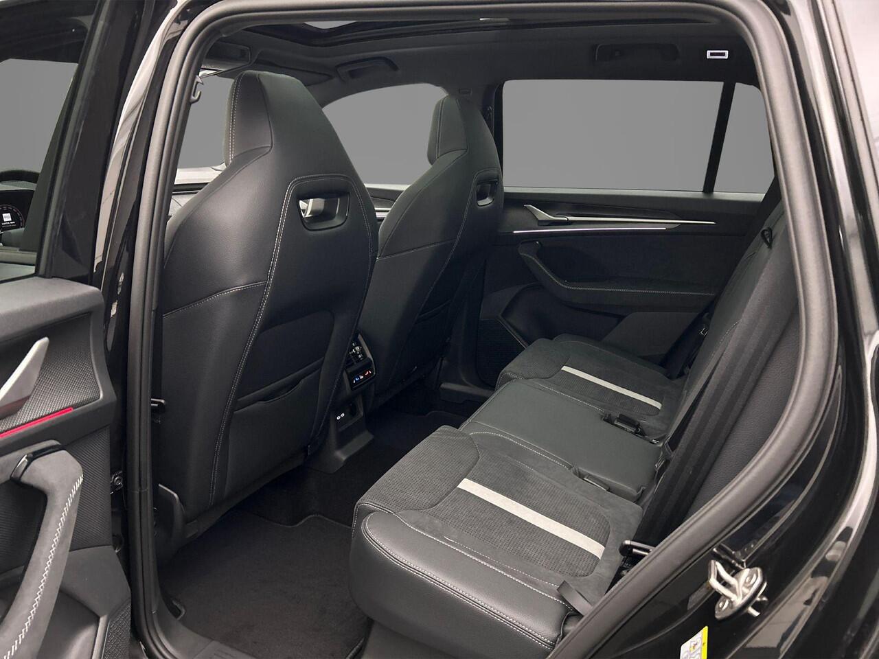 Skoda Kodiaq Sportline Business 1.5 TSI PHEV 204pk DSG Automaat Trekhaak, Panoramadak, Adaptive cruise control, LED matrix koplampen, Elektrische achterklep