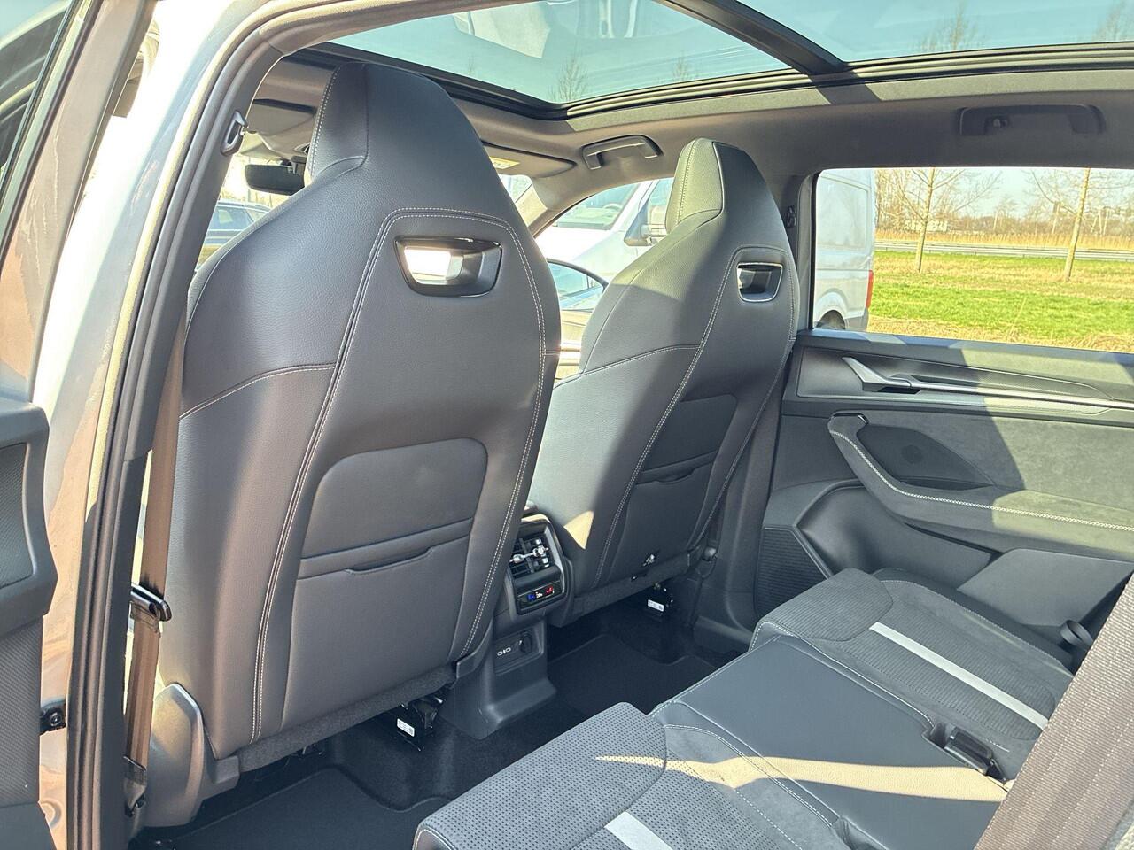 Skoda Kodiaq Sportline Business 1.5 TSI PHEV 150 kW / 204 PK SU | Comfort pakket | Panoramadak | Trekhaak | Parkeer Pakket