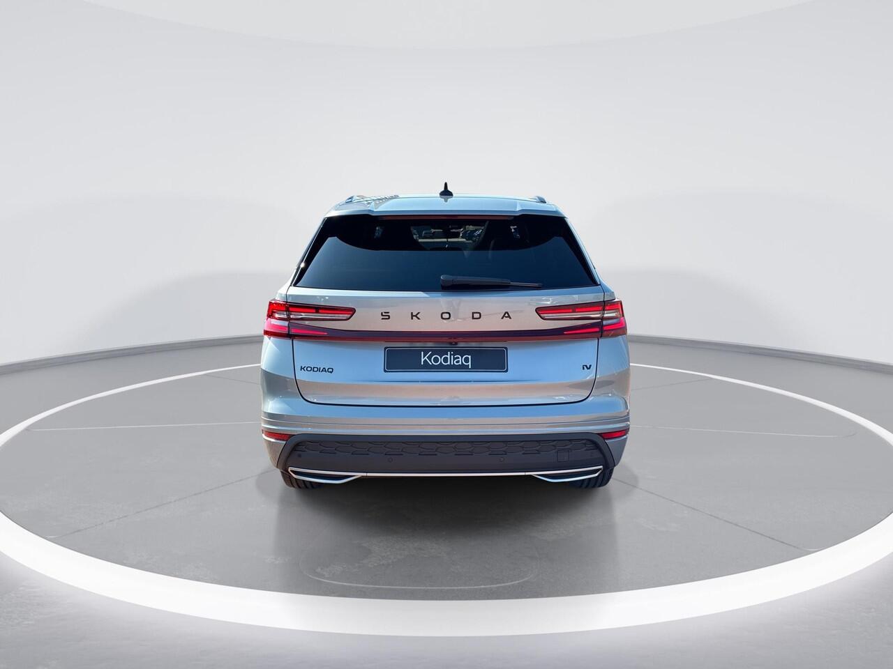 Skoda Kodiaq Sportline Business 1.5 TSI PHEV 150 kW / 204 PK SU | Comfort pakket | Panoramadak | Trekhaak | Parkeer Pakket