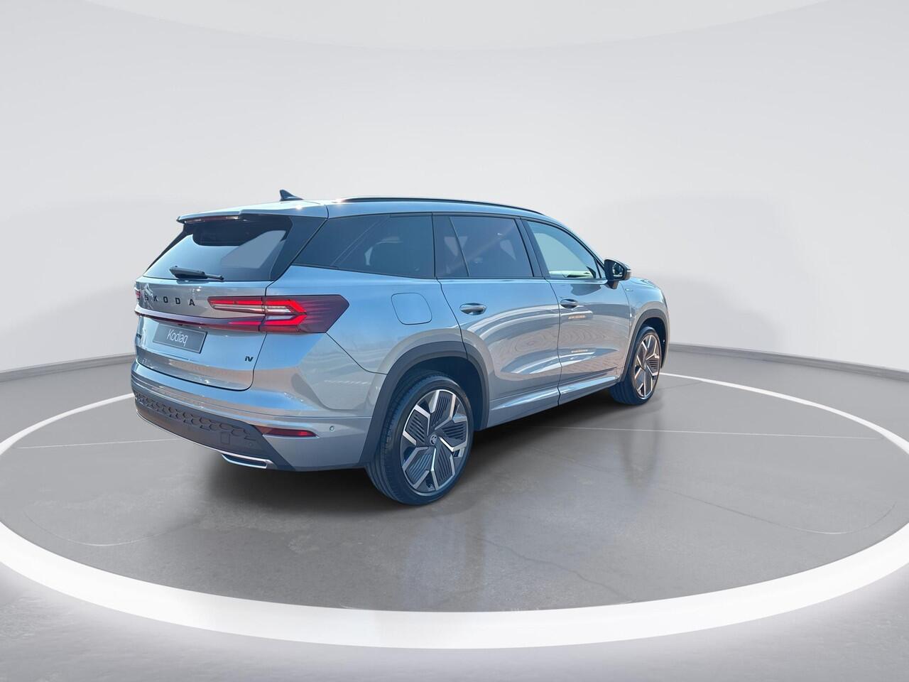 Skoda Kodiaq Sportline Business 1.5 TSI PHEV 150 kW / 204 PK SU | Comfort pakket | Panoramadak | Trekhaak | Parkeer Pakket