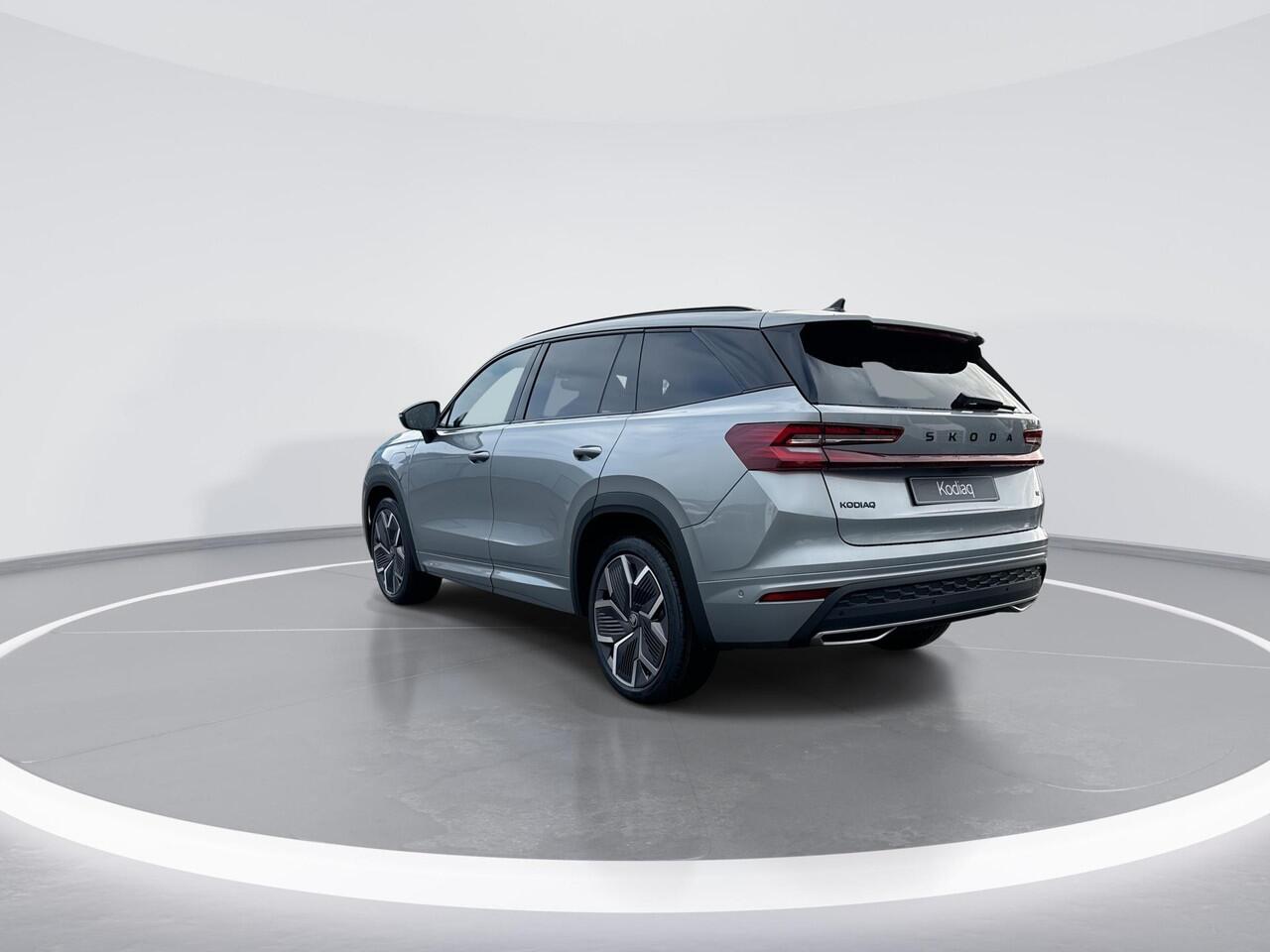 Skoda Kodiaq Sportline Business 1.5 TSI PHEV 150 kW / 204 PK iV | Comfort pakket | Panoramadak | Trekhaak | Parkeer Pakket