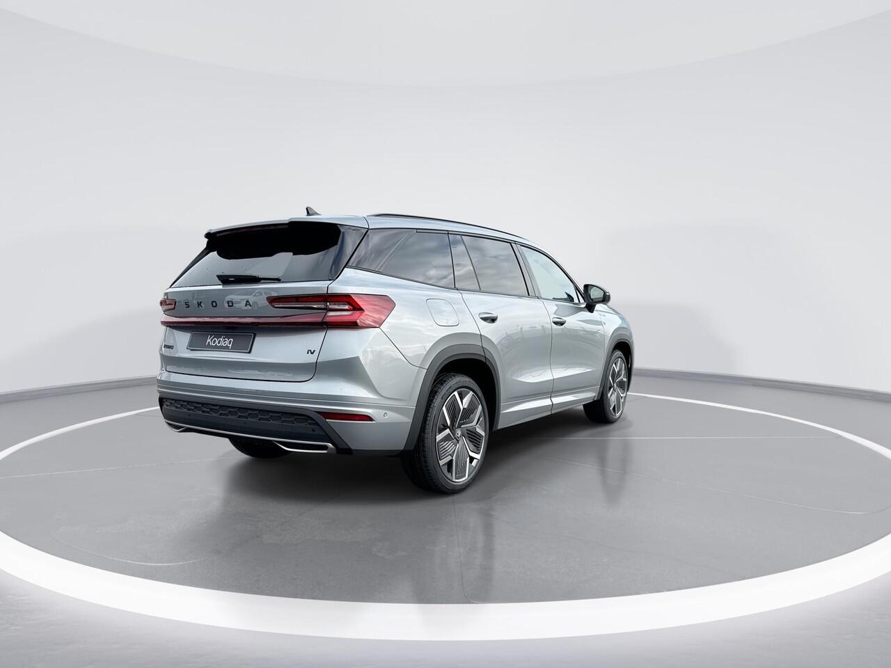 Skoda Kodiaq Sportline Business 1.5 TSI PHEV 150 kW / 204 PK iV | Comfort pakket | Panoramadak | Trekhaak | Parkeer Pakket