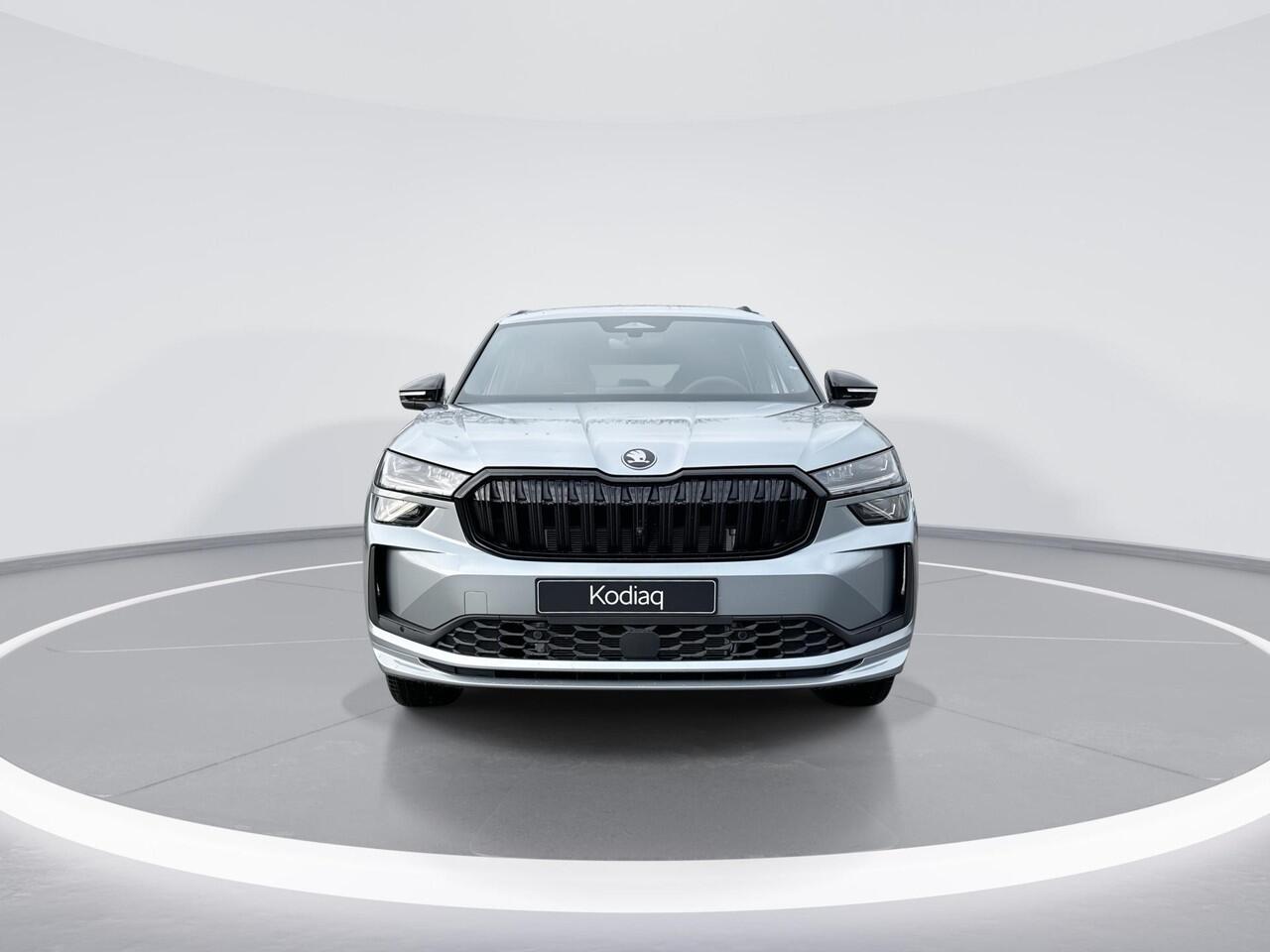 Skoda Kodiaq Sportline Business 1.5 TSI PHEV 150 kW / 204 PK iV | Comfort pakket | Panoramadak | Trekhaak | Parkeer Pakket