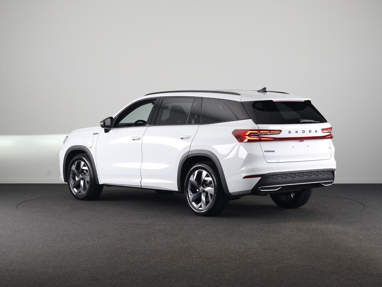 Skoda Kodiaq Sportline Business PHEV 1.5 TSI 204 pk 6 versn. DSG | Panoramadak | Wegklapbare trekhaak | Light & view pakket