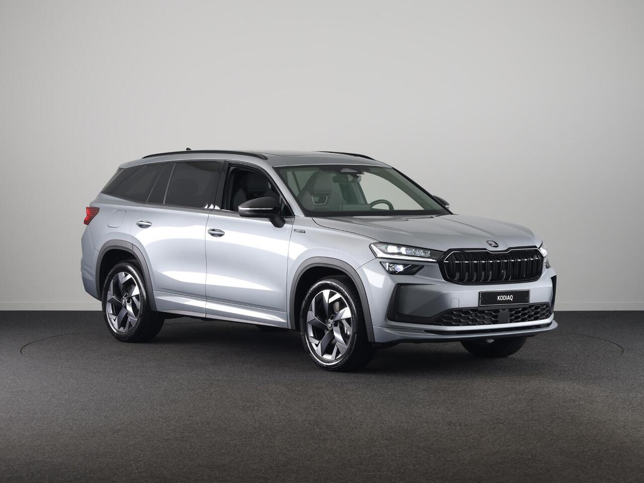 Skoda Kodiaq Sportline Business PHEV 1.5 TSI 204 pk 6 versn. DSG | Panoramadak | Wegklapbare trekhaak | Winter pakket | Verwarmbare vooruit