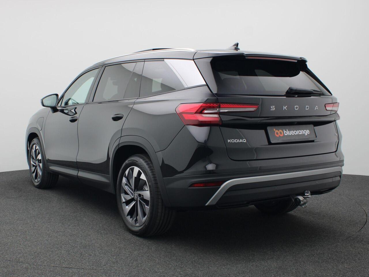 Skoda Kodiaq 1.5 TSI PHEV Business Edition Plus 204PK DSG Pano-Schuifdak, Trekhaak, 19" LM Velgen, Stoelverwarming voor + achter, Keyless, Virtual Pedal, Navi, Side Assist, Stuurwielverwarming, Memorystoel