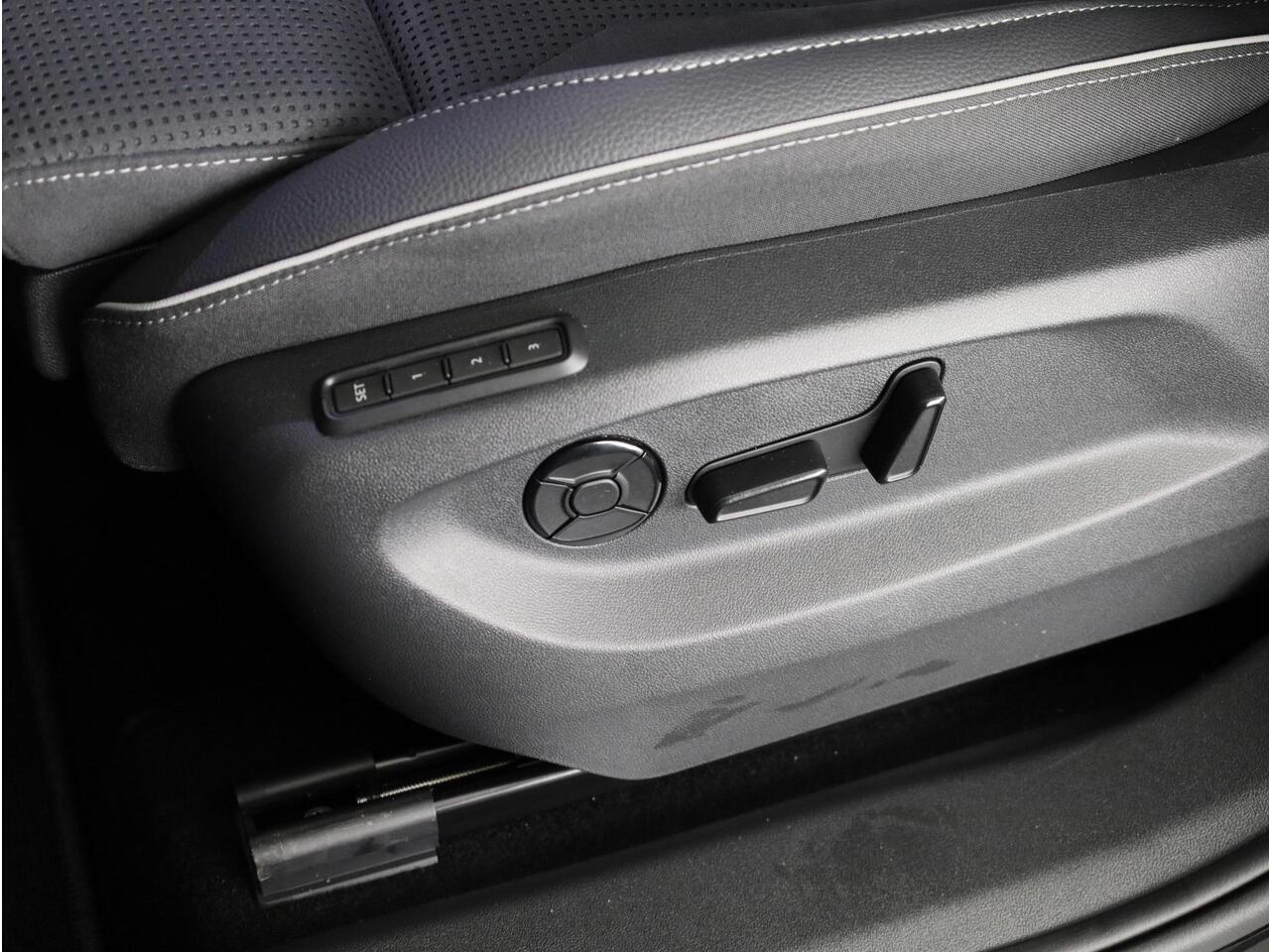 Skoda Kodiaq Sportline Business PHEV 1.5 TSI 204 pk 6 versn. DSG | Panoramadak | Trekhaak | Light & View | Elek. stoel | Adaptive Cruise | Blind Spot |