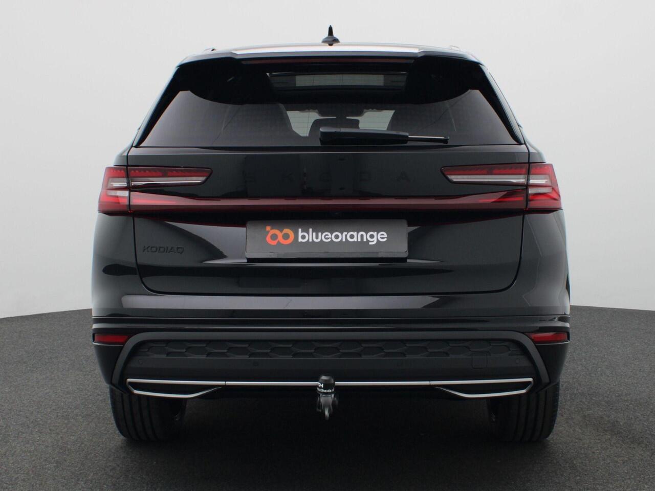 Skoda Kodiaq 1.5 TSI MHEV Sportline Business 7p 150PK DSG Pano-Schuifdak, Trekhaak, 360gr. Camera, 20" LM Velgen, Canton Audio, Memorystoelen, Side Assist, Keyless, Virtual Pedal, Winter Pakket, Matrix LED-Verlichting