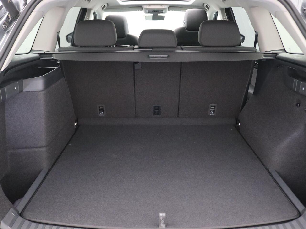 Skoda Kodiaq 1.5 TSI PHEV Business Edition Plus 204PK DSG Pano-Schuifdak, Trekhaak, 19" LM Velgen, Stoelverwarming, Memorystoel, Achteruitrijcamera, Keyless, Side Assist, Elektr. Achterklep