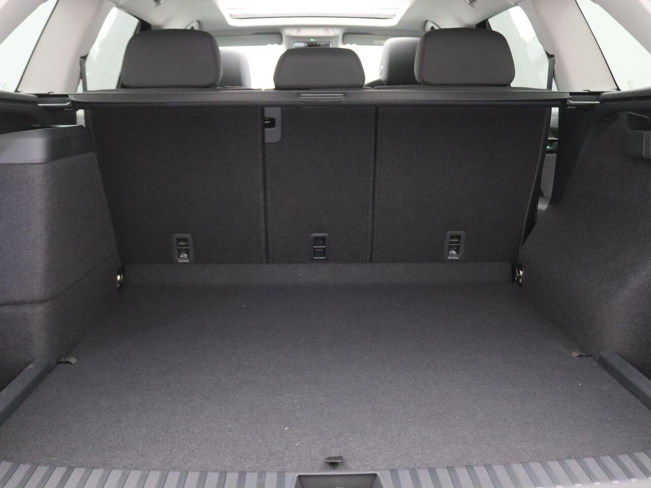 Skoda Kodiaq 1.5 TSI PHEV Business Edition 204PK DSG Pano-Schuifdak, Trekhaak, Side Assist, Virtual Pedal, Elek. Bestuurdersstoel, Keyless, Achteruitrijcamera, 19" LM Velgen