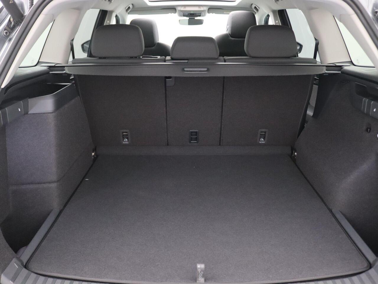 Skoda Kodiaq 1.5 TSI PHEV Business Edition Plus 204PK DSG Pano-Schuifdak, Trekhaak, 19" LM Velgen, Stoelverwarming voor + achter, Keyless, Virtual Pedal, Navi, Side Assist, Stuurwielverwarming, Memorystoel
