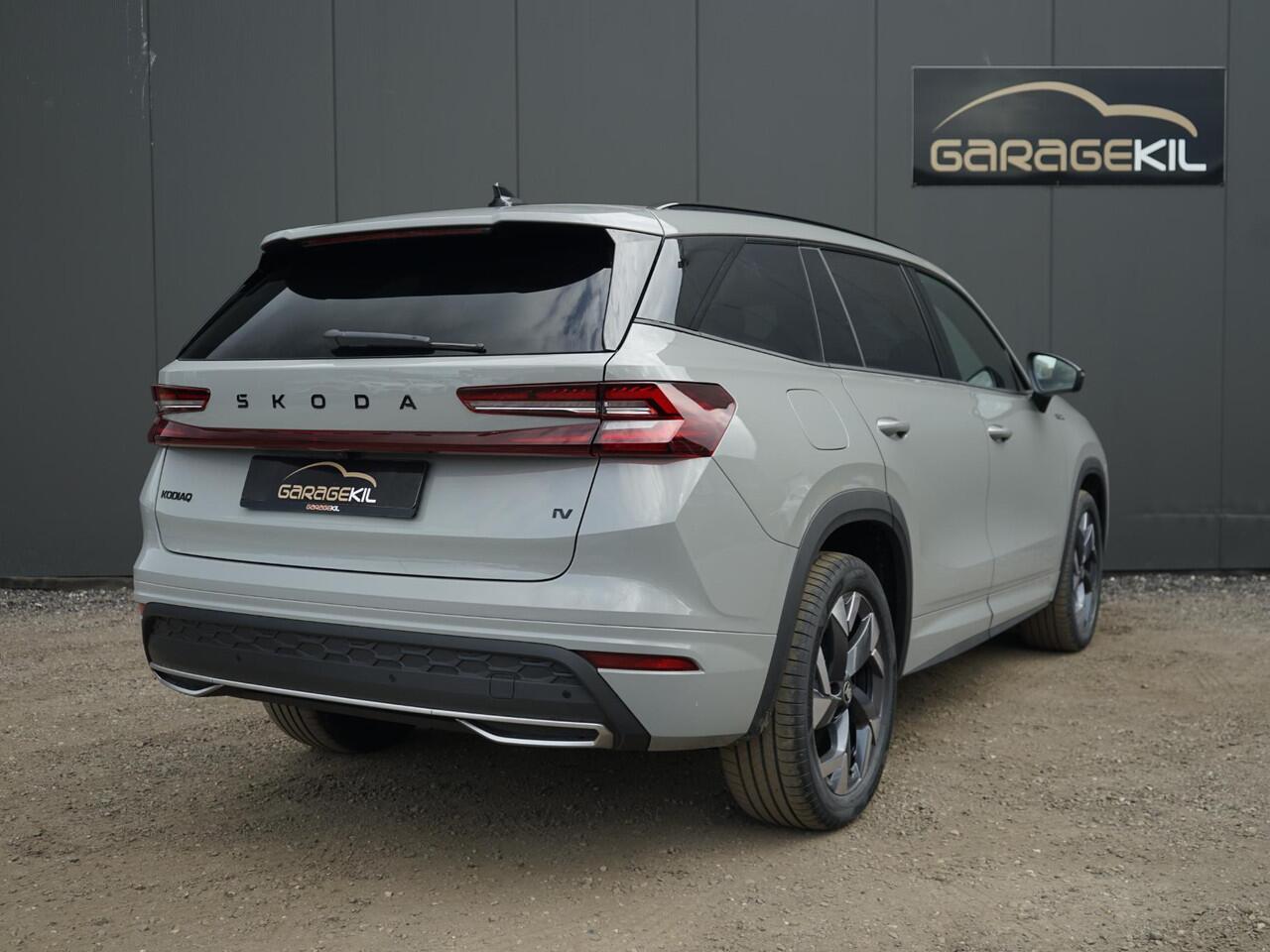 Skoda Kodiaq 1.5 TSI iV 150 kW DSG Sportline PHEV / Nieuw / Matrix / Panoramadak / Trekhaak / Lichtband in de grille / Achteruitrijcamera / Bestuurdersstoel met memory