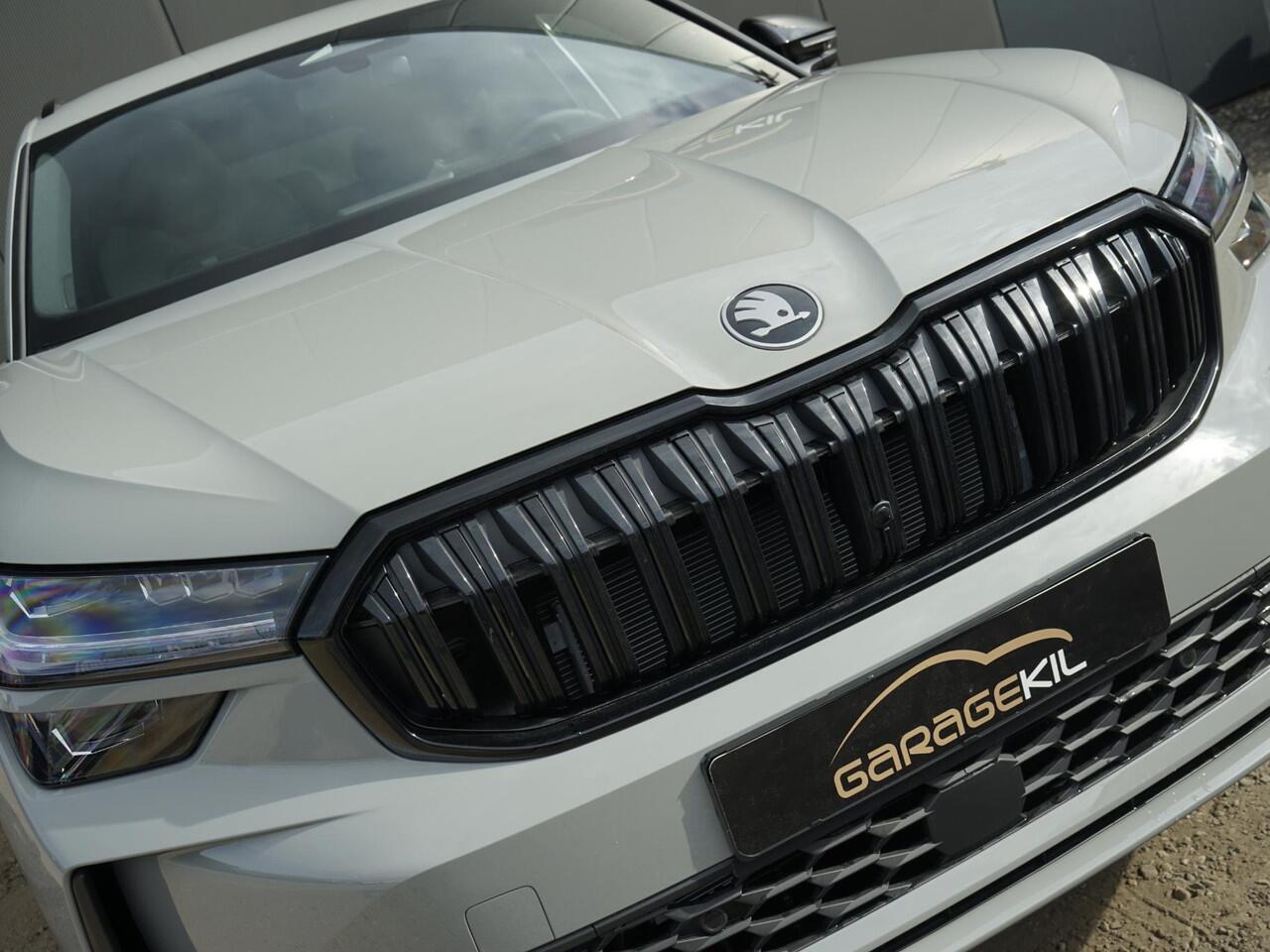 Skoda Kodiaq 1.5 TSI iV 150 kW DSG Sportline PHEV / Nieuw / Matrix / Panoramadak / Trekhaak / Lichtband in de grille / Achteruitrijcamera / Bestuurdersstoel met memory
