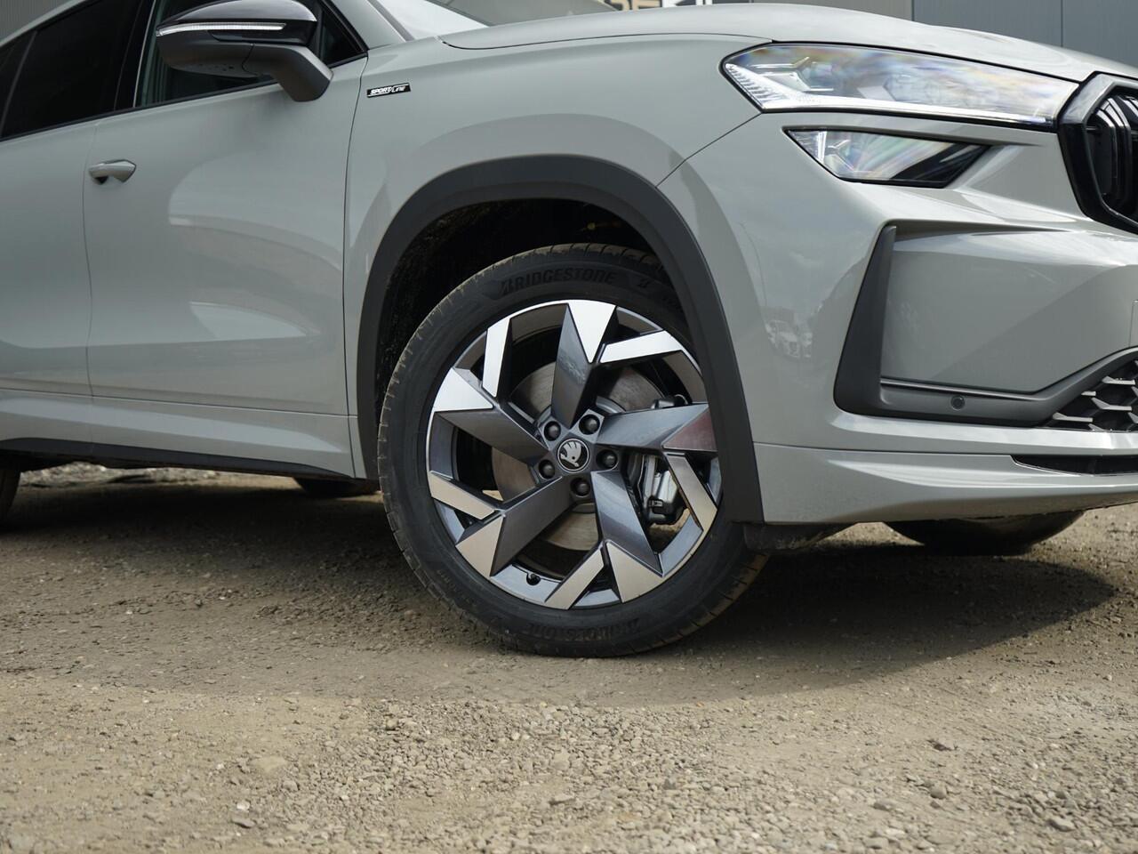 Skoda Kodiaq 1.5 TSI iV 150 kW DSG Sportline PHEV / Nieuw / Matrix / Panoramadak / Trekhaak / Lichtband in de grille / Achteruitrijcamera / Bestuurdersstoel met memory