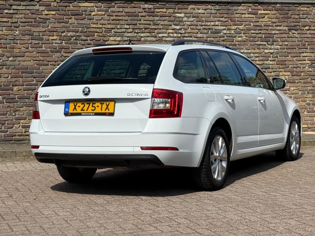Skoda OCTAVIA 1.0 TSI Combi Navi DAB+ Stoelverwarming Carplay