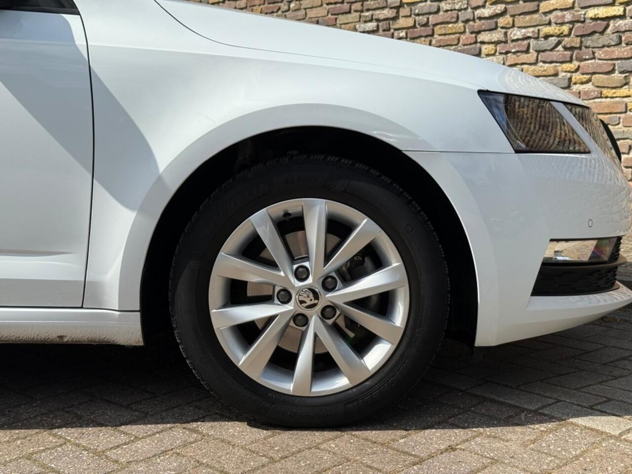 Skoda OCTAVIA 1.0 TSI Combi Navi DAB+ Stoelverwarming Carplay