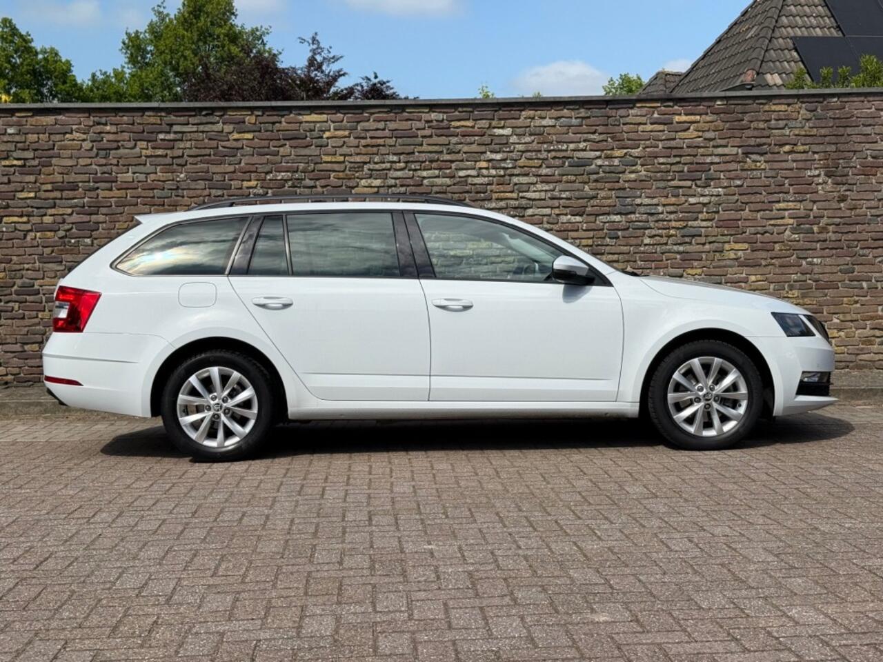 Skoda OCTAVIA 1.0 TSI Combi Navi DAB+ Stoelverwarming Carplay