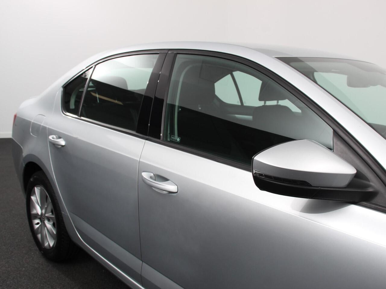 Skoda OCTAVIA 1.5 TSI Greentech Ambition Business Climate control Cruise control Parkeersensoren Voorstoelen verwarmd Navigatie Apple Carplay/ Android Auto