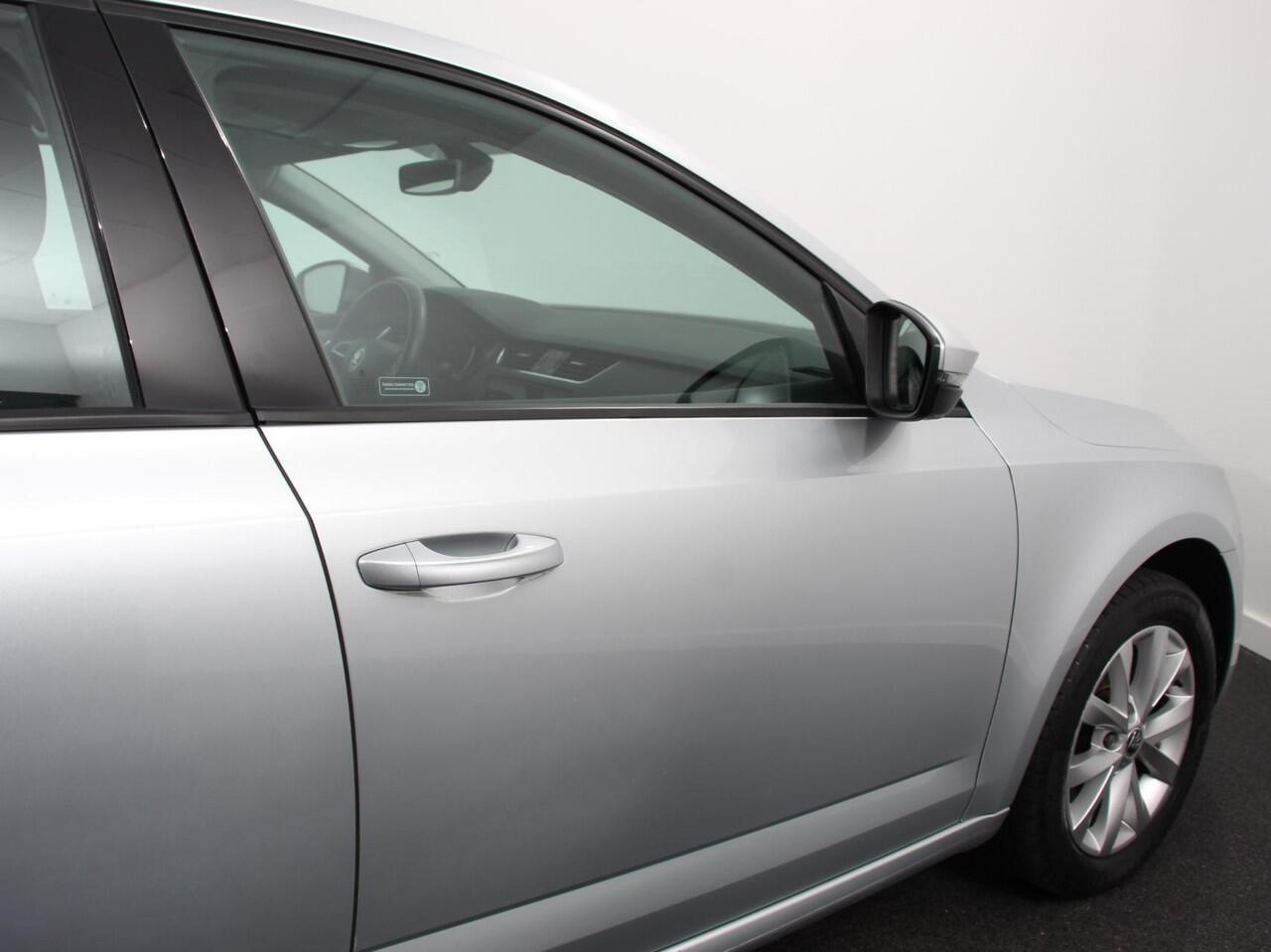 Skoda OCTAVIA 1.5 TSI Greentech Ambition Business Climate control Cruise control Parkeersensoren Voorstoelen verwarmd Navigatie Apple Carplay/ Android Auto