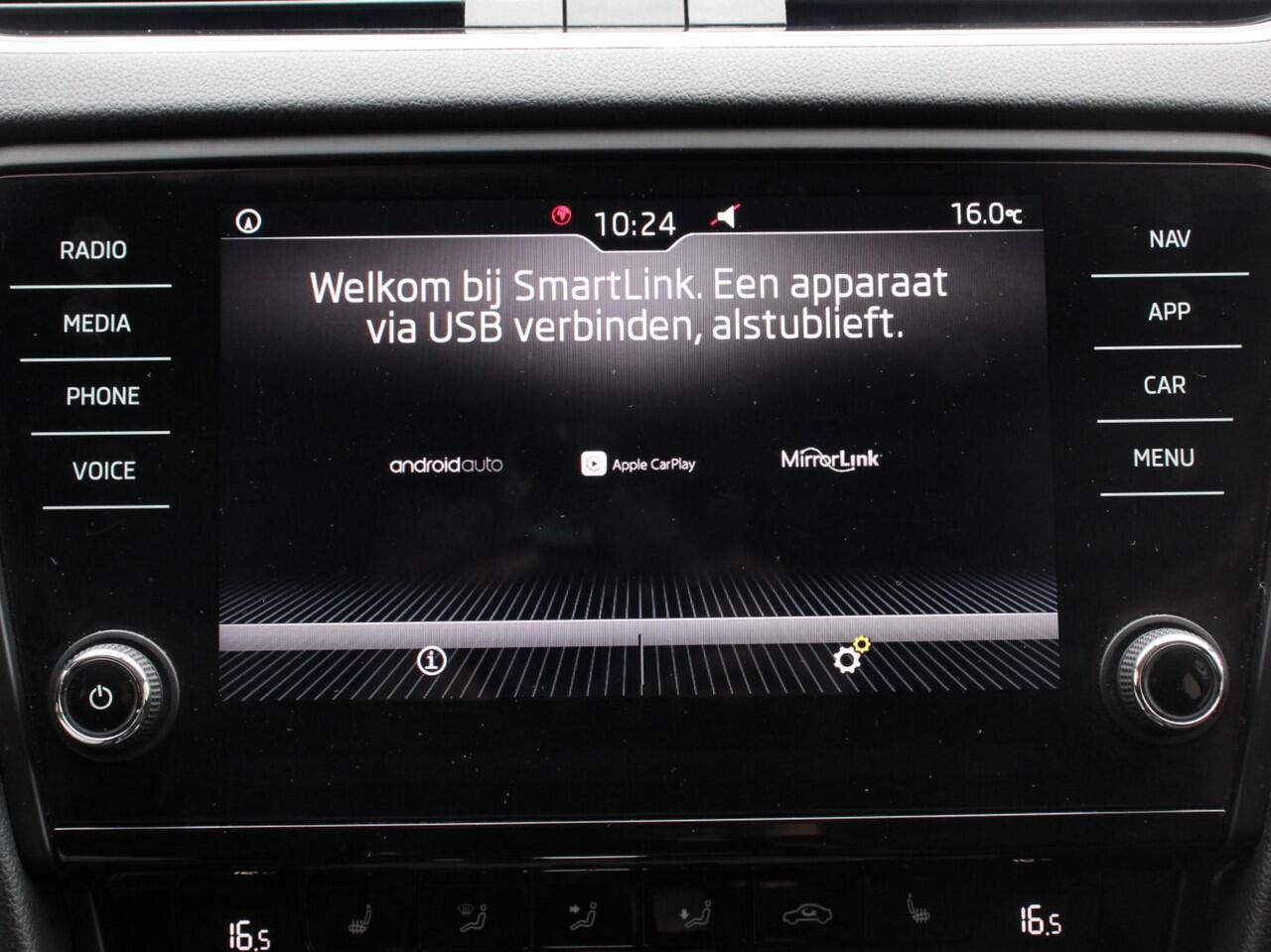 Skoda OCTAVIA 1.5 TSI Greentech Ambition Business Climate control Cruise control Parkeersensoren Voorstoelen verwarmd Navigatie Apple Carplay/ Android Auto