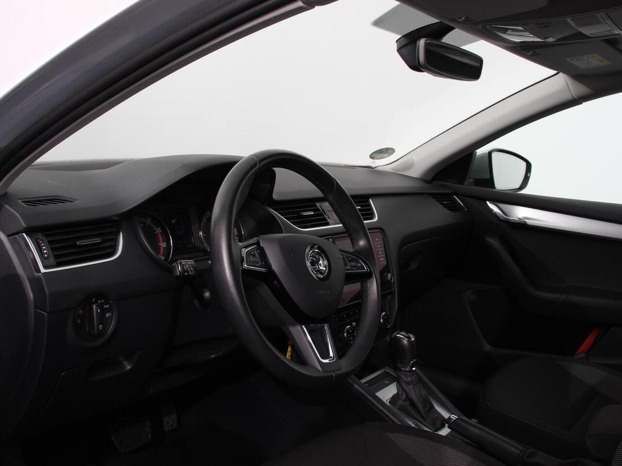 Skoda OCTAVIA 1.5 TSI Greentech Ambition Business Climate control Cruise control Parkeersensoren Voorstoelen verwarmd Navigatie Apple Carplay/ Android Auto