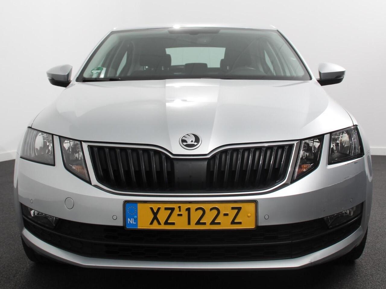Skoda OCTAVIA 1.5 TSI Greentech Ambition Business Climate control Cruise control Parkeersensoren Voorstoelen verwarmd Navigatie Apple Carplay/ Android Auto