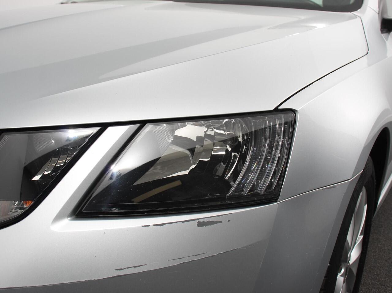 Skoda OCTAVIA 1.5 TSI Greentech Ambition Business Climate control Cruise control Parkeersensoren Voorstoelen verwarmd Navigatie Apple Carplay/ Android Auto