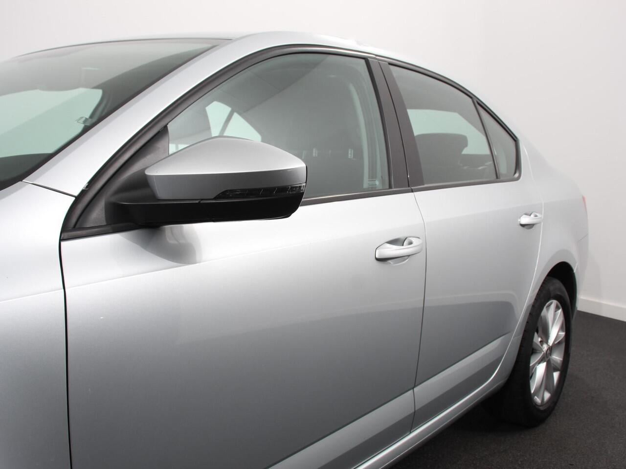 Skoda OCTAVIA 1.5 TSI Greentech Ambition Business Climate control Cruise control Parkeersensoren Voorstoelen verwarmd Navigatie Apple Carplay/ Android Auto