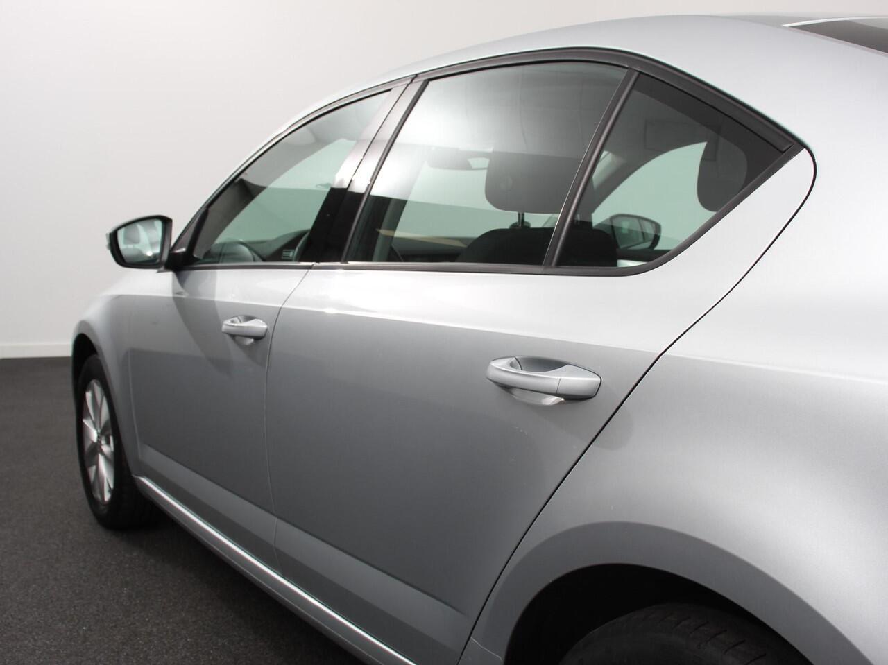 Skoda OCTAVIA 1.5 TSI Greentech Ambition Business Climate control Cruise control Parkeersensoren Voorstoelen verwarmd Navigatie Apple Carplay/ Android Auto