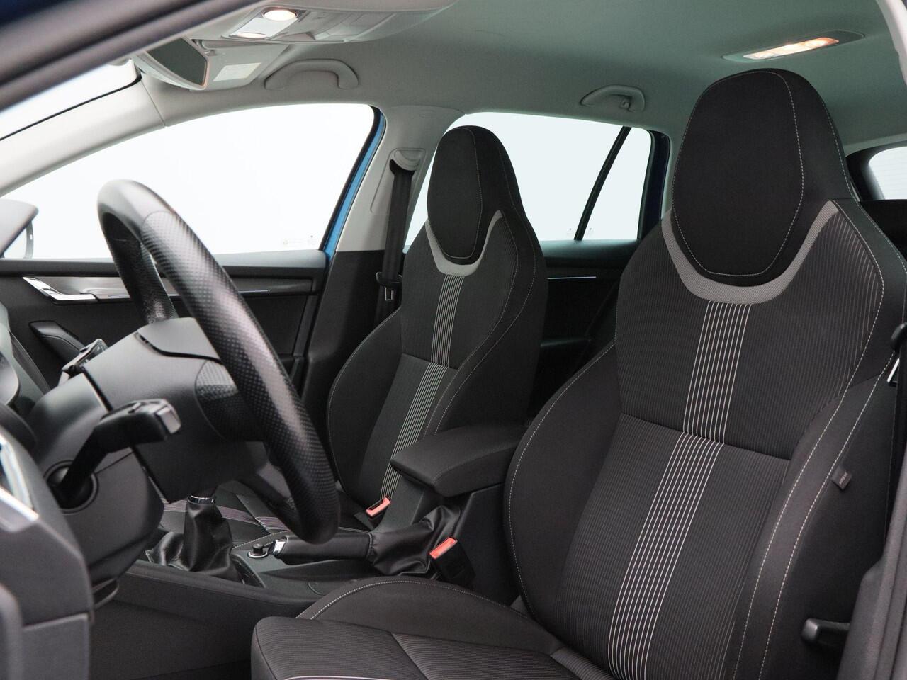 Skoda OCTAVIA Combi 1.0 TSi 115 Pk Style Business | Adaptive Cruise | Canton | Stoelverwarming | Parkeersensoren | Navigatie | Carplay | 18 inch | 92.102 Km!!