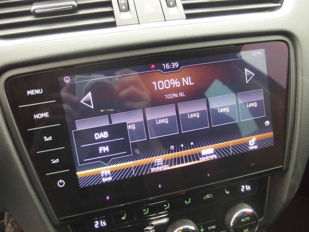 Skoda OCTAVIA Combi 1.5 TSI Greentech Style Business AUTOMAAT / RS-STOELEN / VIRTUAL / CANTON / KEYLESS / FULL LED / STOELVERW / NL-AUTO