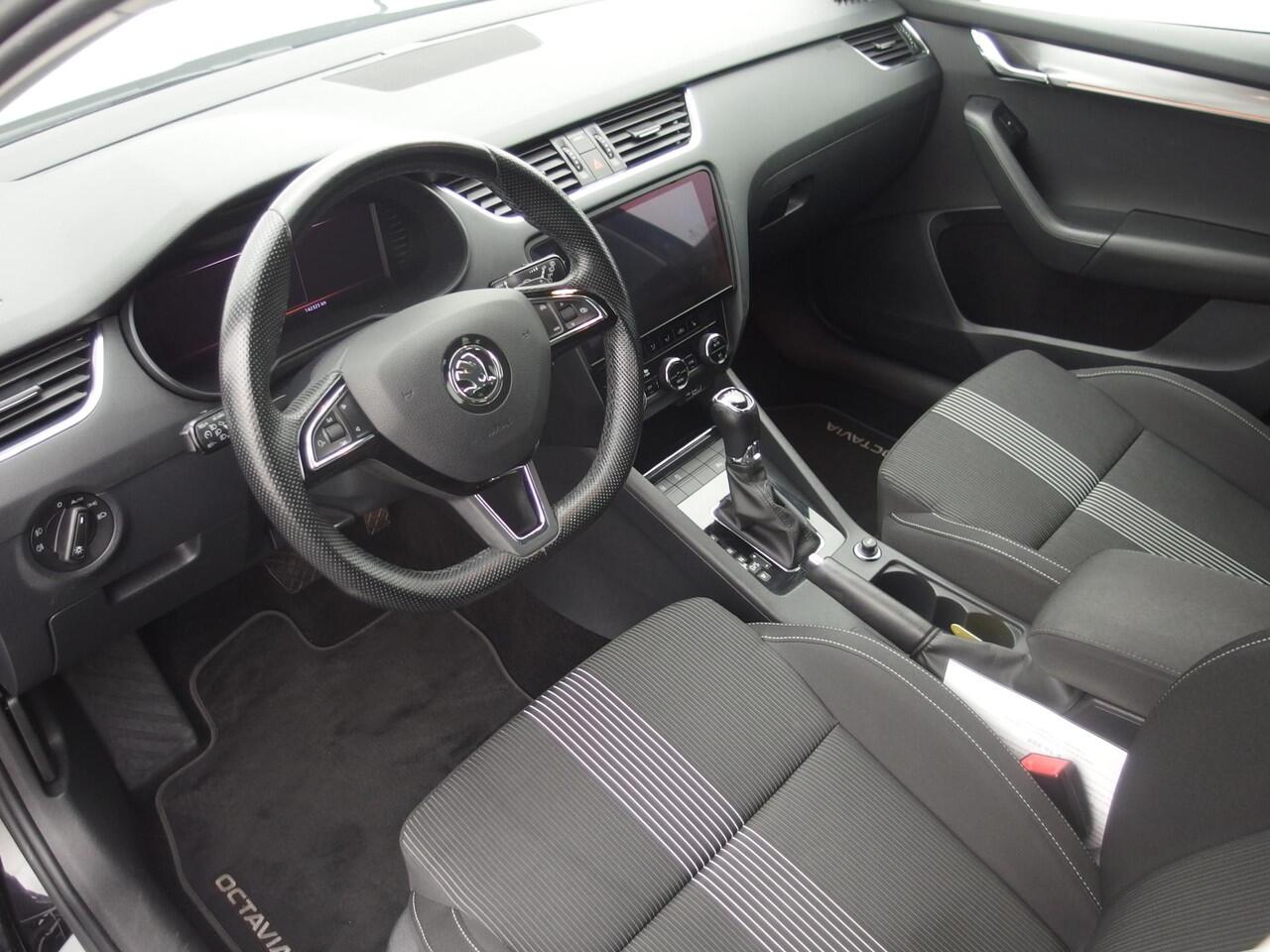 Skoda OCTAVIA Combi 1.5 TSI Greentech Style Business AUTOMAAT / RS-STOELEN / VIRTUAL / CANTON / KEYLESS / FULL LED / STOELVERW / NL-AUTO