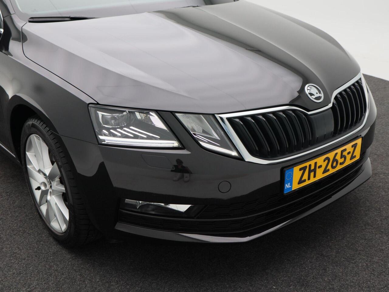 Skoda OCTAVIA Combi 1.0 TSi 115 Pk Automaat Ambition Business | Trekhaak | Navigatie | CarPlay | Stoelverwarming | 17 Inch | 85.572 Km!