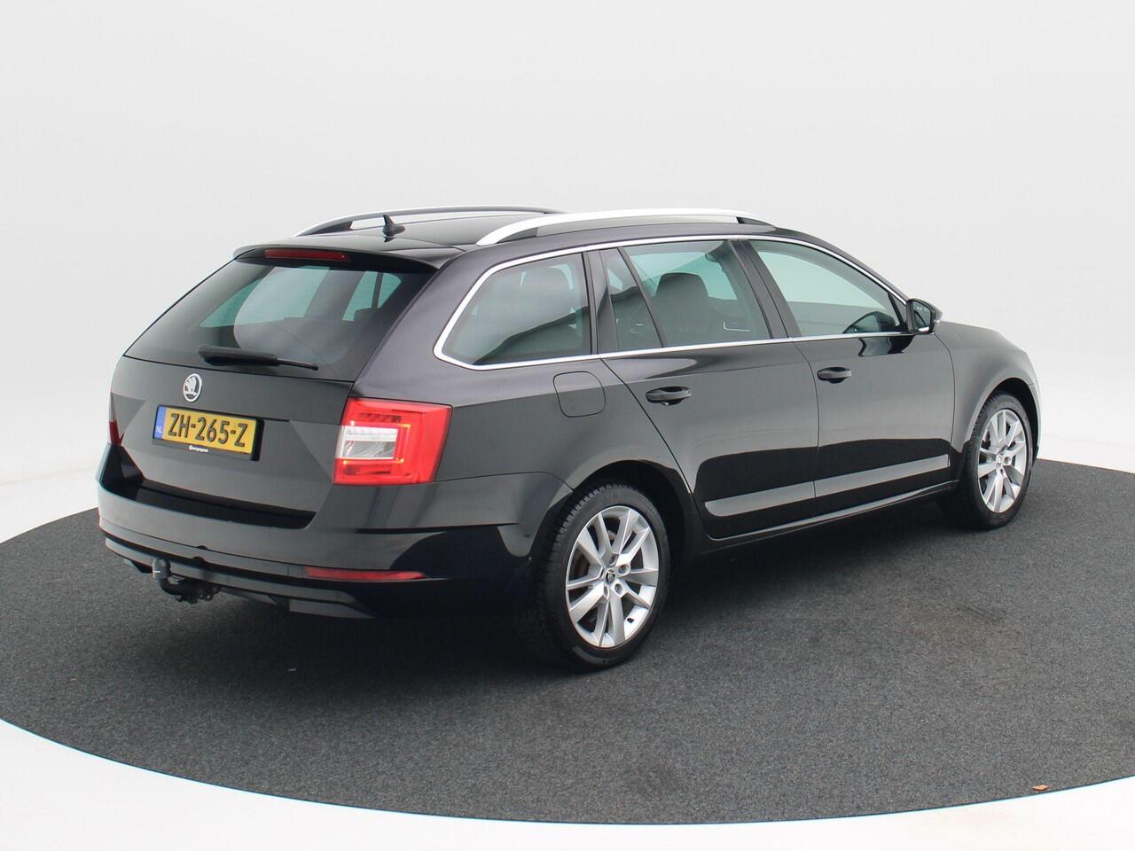 Skoda OCTAVIA Combi 1.0 TSi 115 Pk Automaat Ambition Business | Trekhaak | Navigatie | CarPlay | Stoelverwarming | 17 Inch | 85.572 Km!