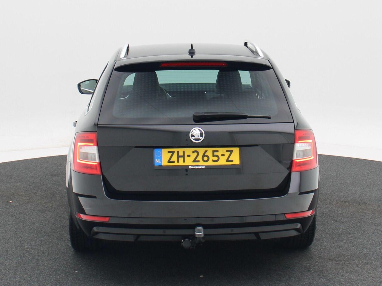 Skoda OCTAVIA Combi 1.0 TSi 115 Pk Automaat Ambition Business | Trekhaak | Navigatie | CarPlay | Stoelverwarming | 17 Inch | 85.572 Km!